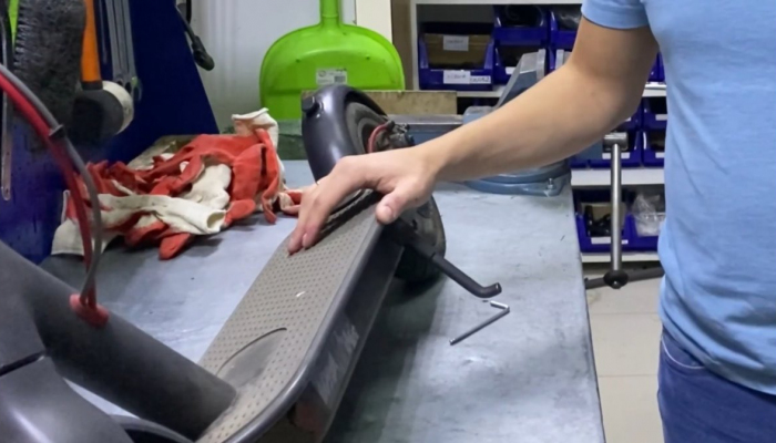 Установка подножки XIAOMI M365/PRO